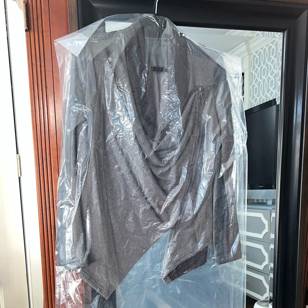 ⭐️BLANK NYC⭐️VINTAGE Waterfall Drape front Vegan Faux Moto Zip Jacket Size: XS - Picture 11 of 11